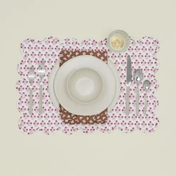 Trudie Table Linens^Abigail Scalloped Quilted Placemat