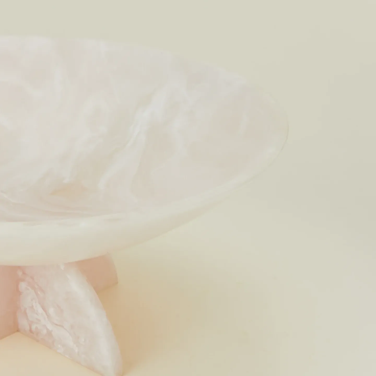 Saarde Storage & Organization|Serveware^Flow Resin Fruit Bowl