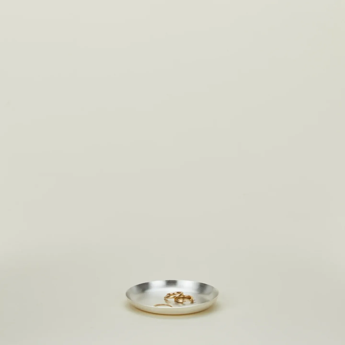 Fog Linen Glassware & Barware|Serveware^Round Silver Plate