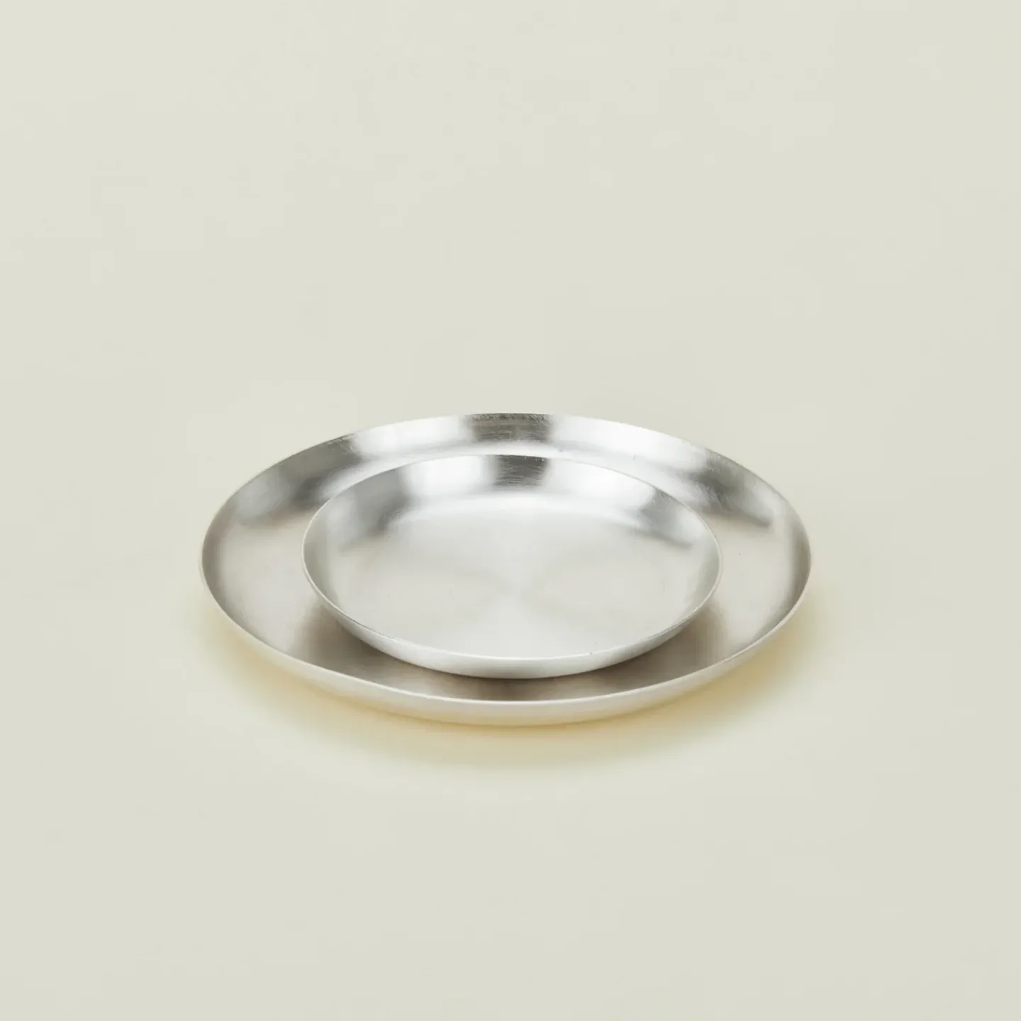 Fog Linen Glassware & Barware|Serveware^Round Silver Plate