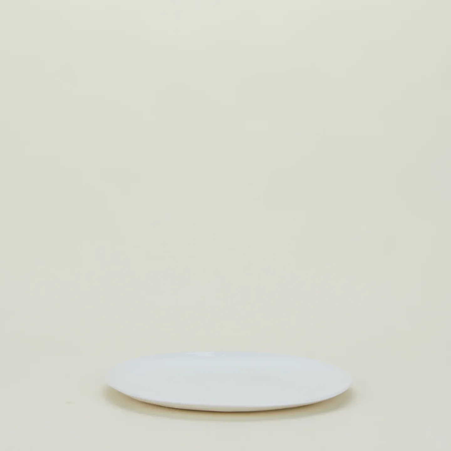 Hawkins New York Dinnerware^Strata Round Serving Platter - White